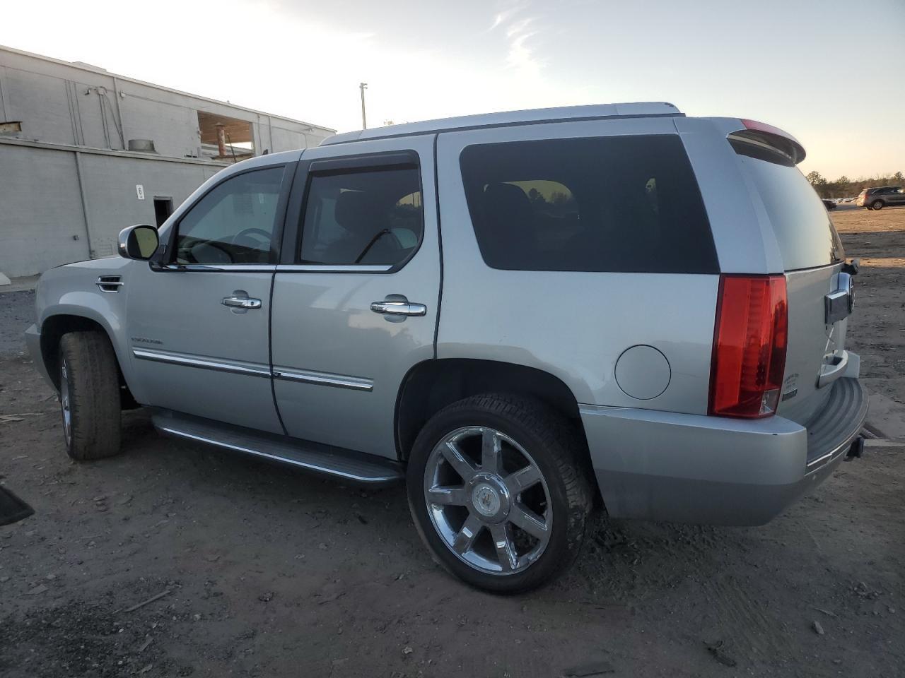 2011 CADILLAC ESCALADE