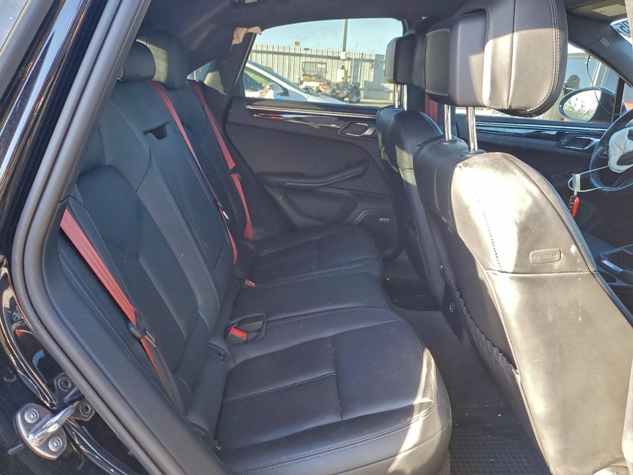 2024 PORSCHE Macan