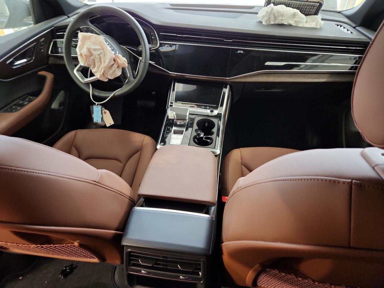2025 AUDI Q8