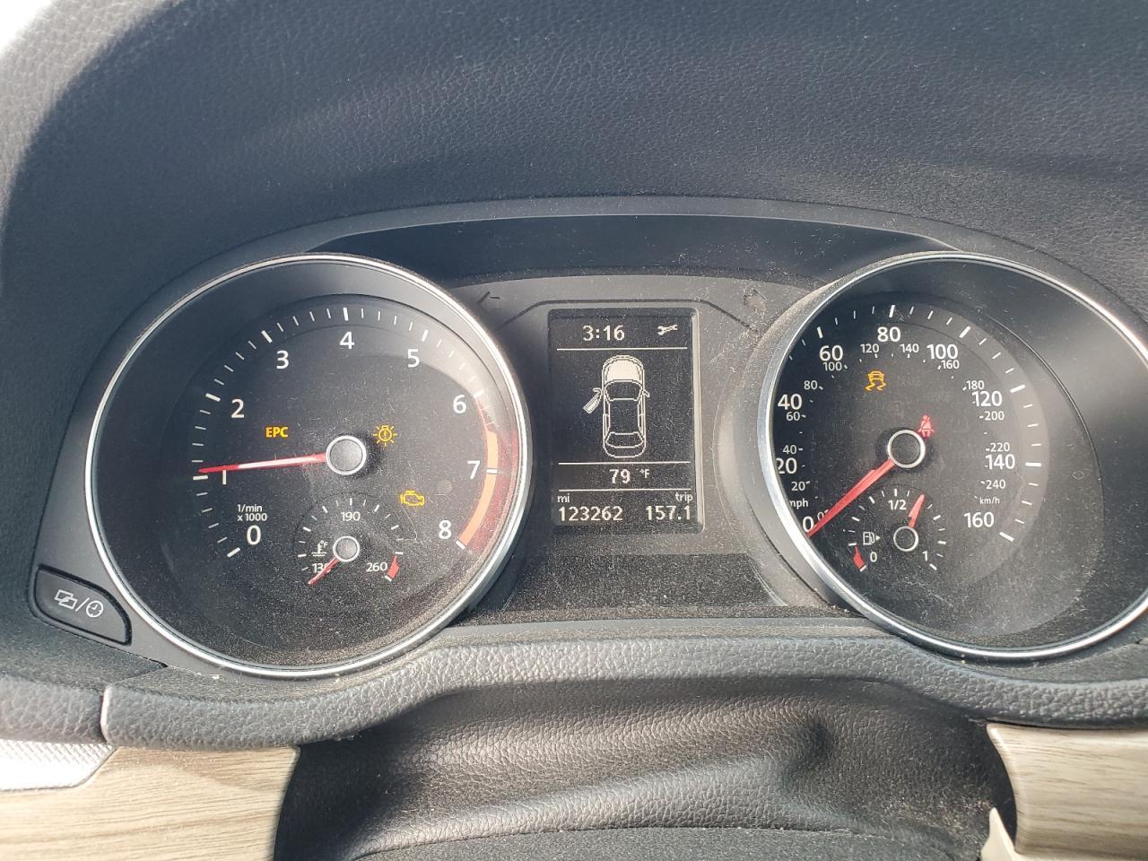 2016 VOLKSWAGEN Passat