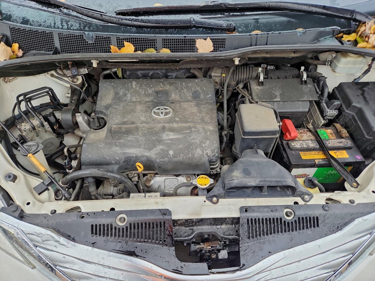 2012 TOYOTA SIENNA