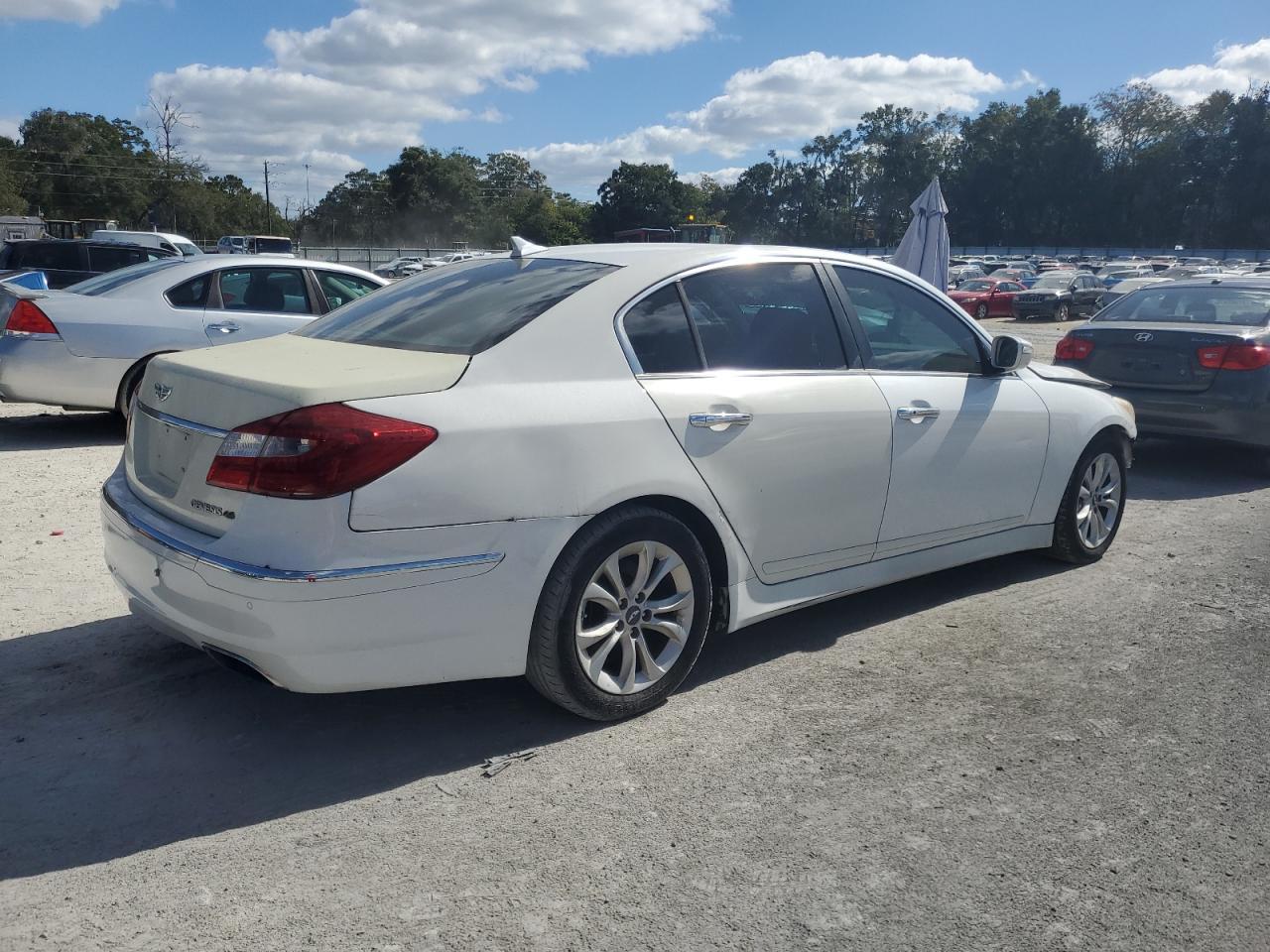 2013 HYUNDAI GENESIS