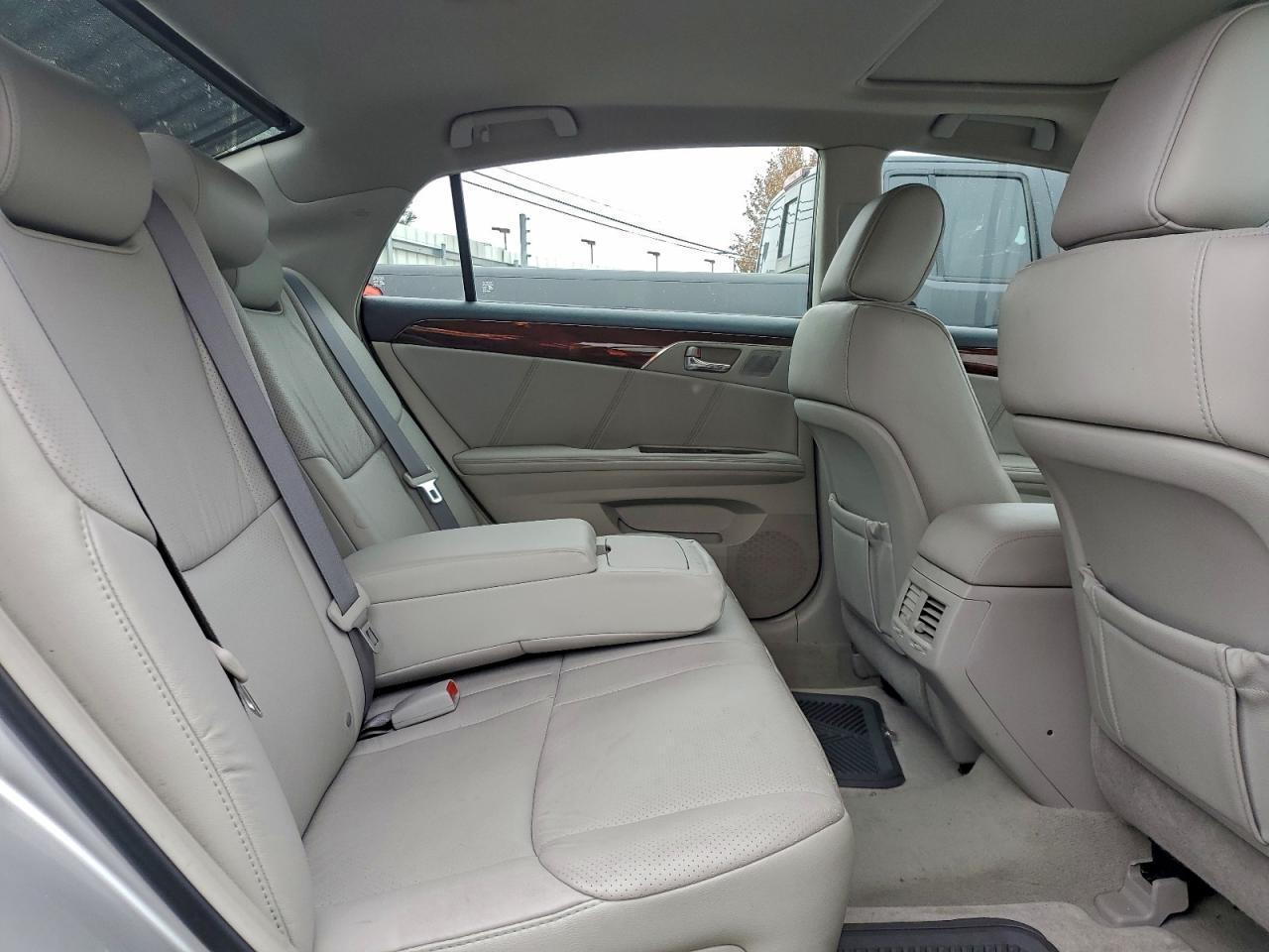 2010 TOYOTA Avalon
