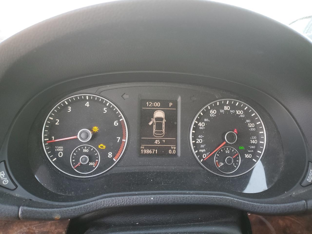 2013 VOLKSWAGEN Passat