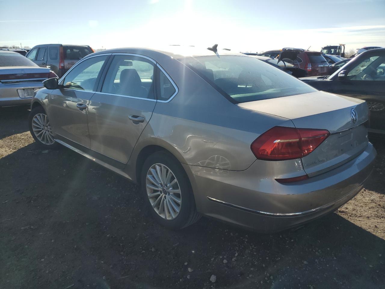 2016 VOLKSWAGEN Passat