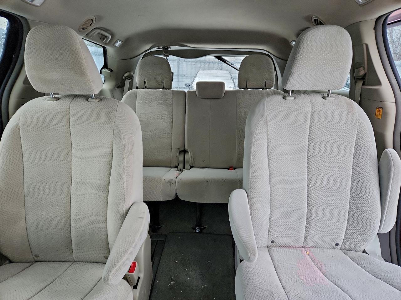 2012 TOYOTA SIENNA