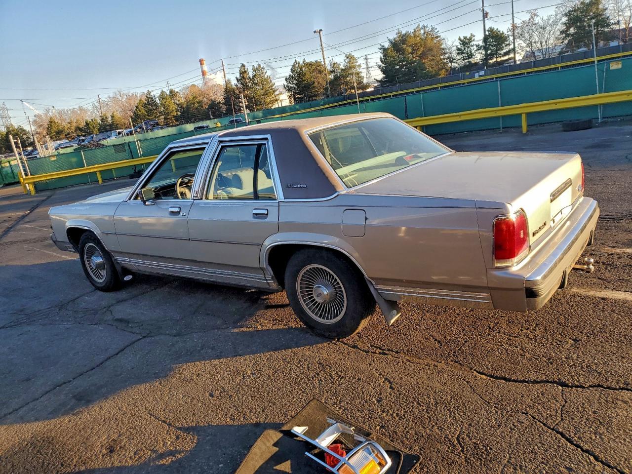 1990 FORD Crown Victoria
