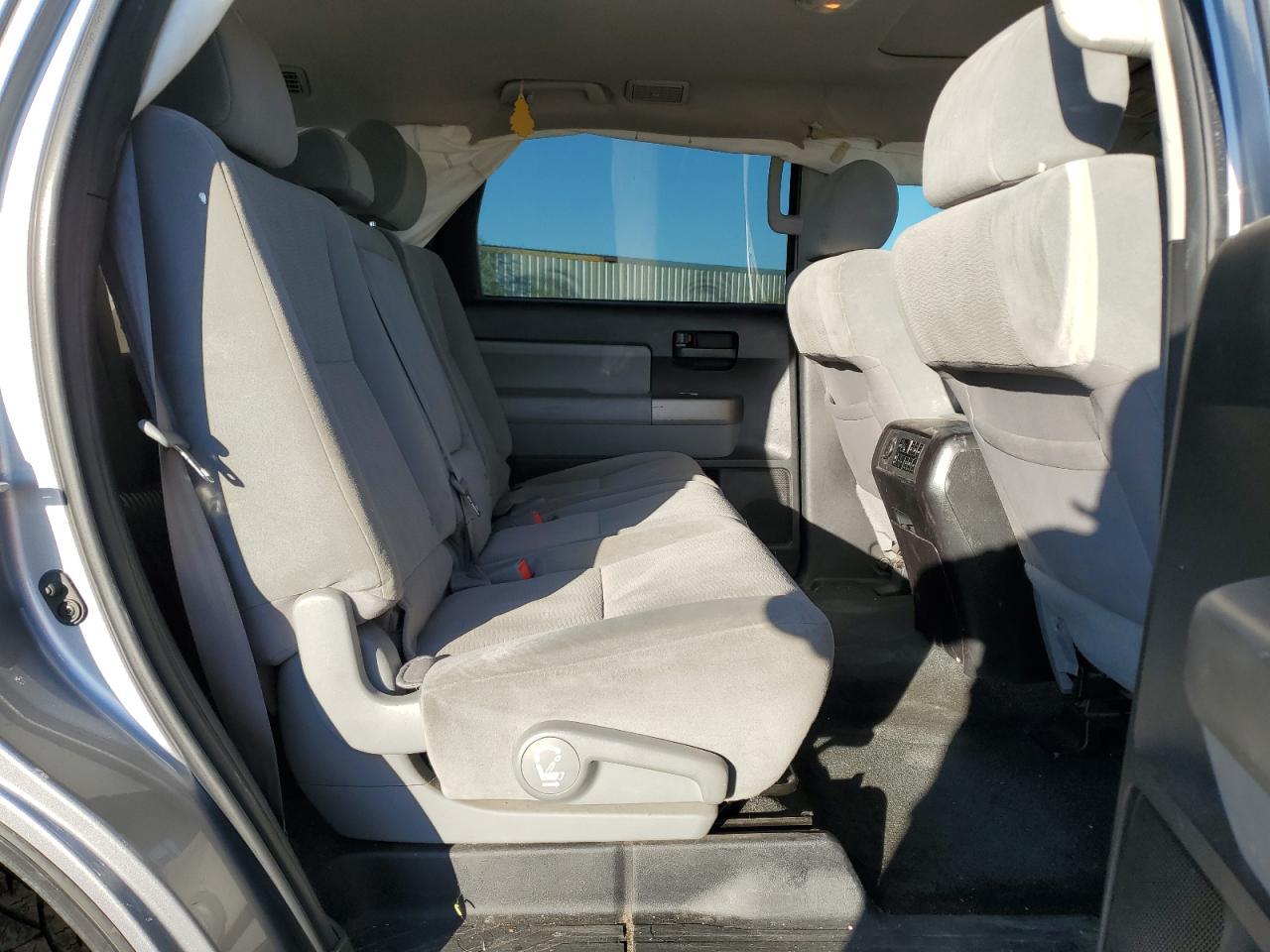 2017 TOYOTA Sequoia