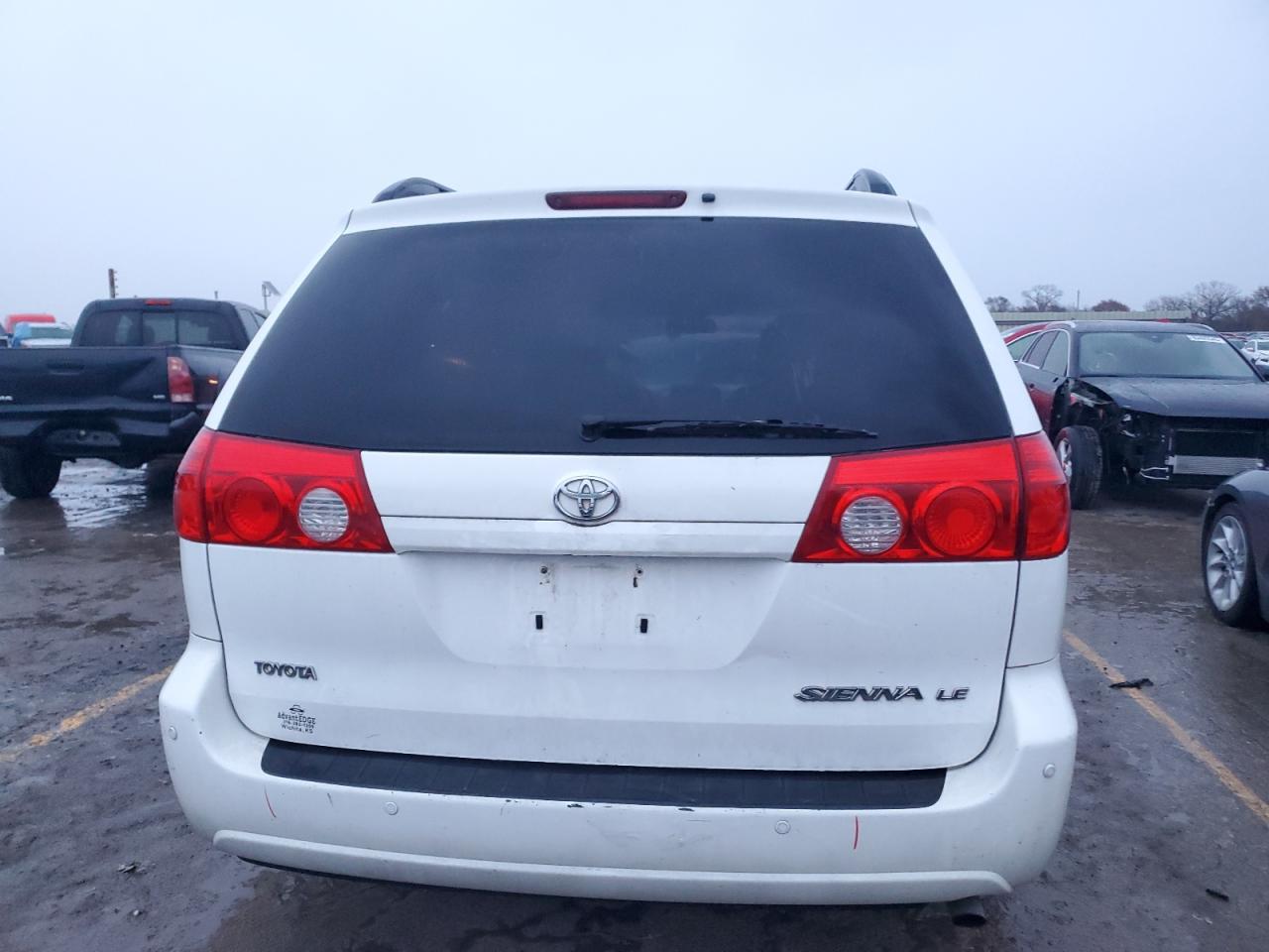2010 TOYOTA SIENNA