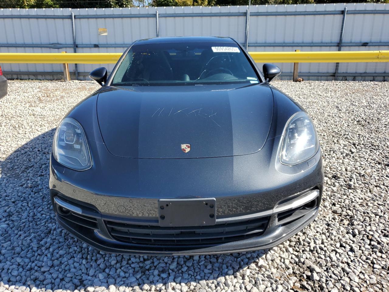 2018 PORSCHE Panamera