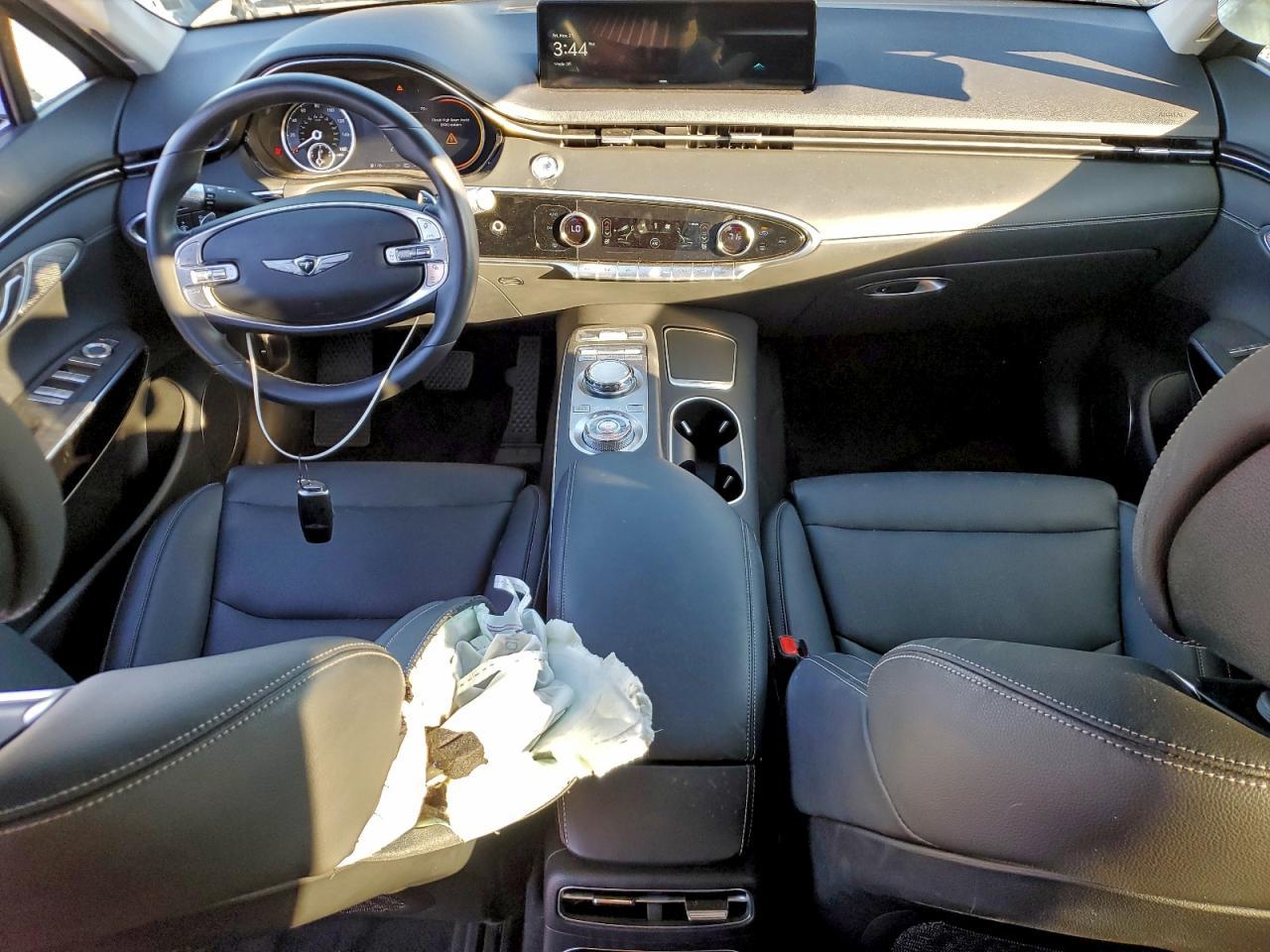 2025 GENESIS GV70