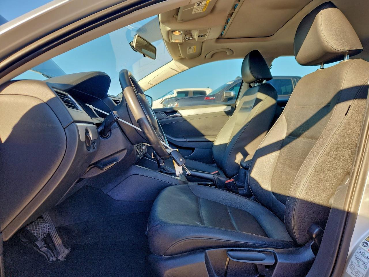 2011 VOLKSWAGEN JETTA
