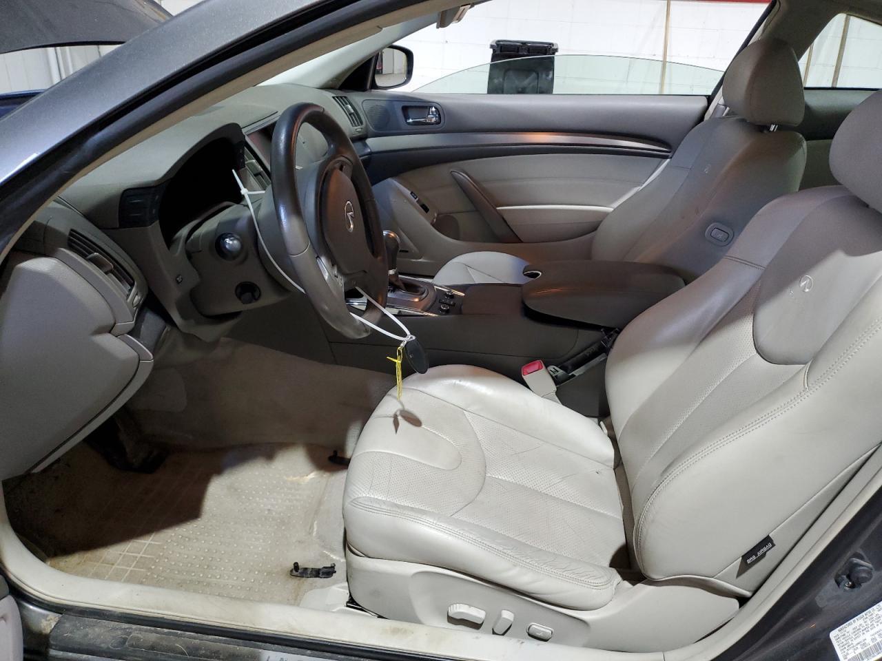 2011 INFINITI G37