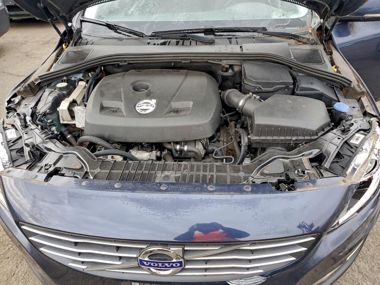 2015 VOLVO V60