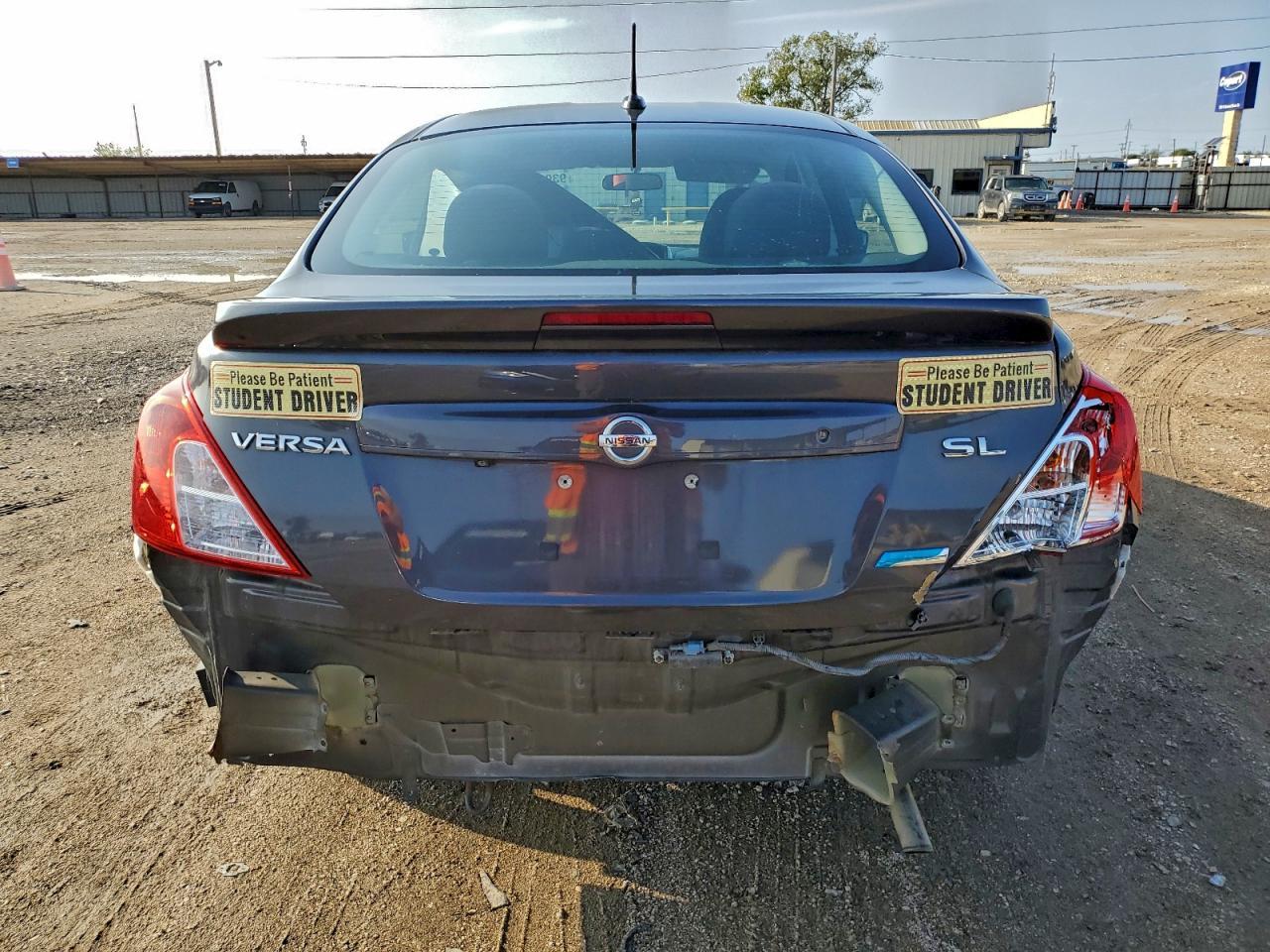 2015 NISSAN VERSA