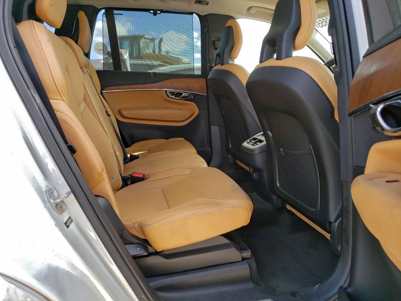 2016 VOLVO XC90
