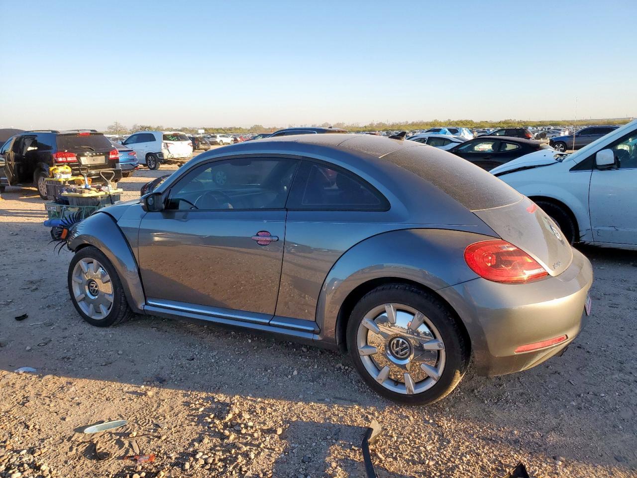 2012 VOLKSWAGEN Beetle