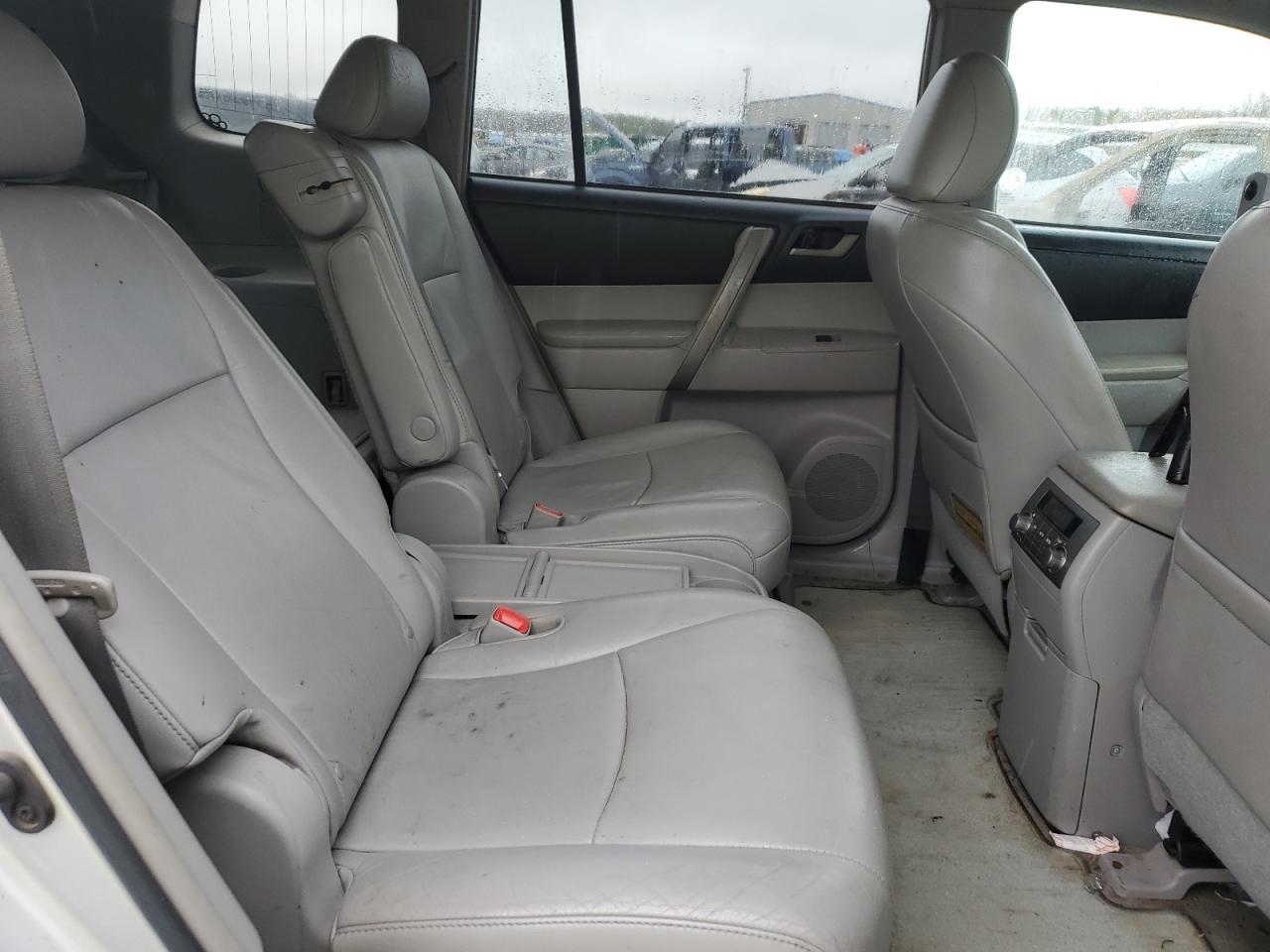 2010 TOYOTA HIGHLANDER