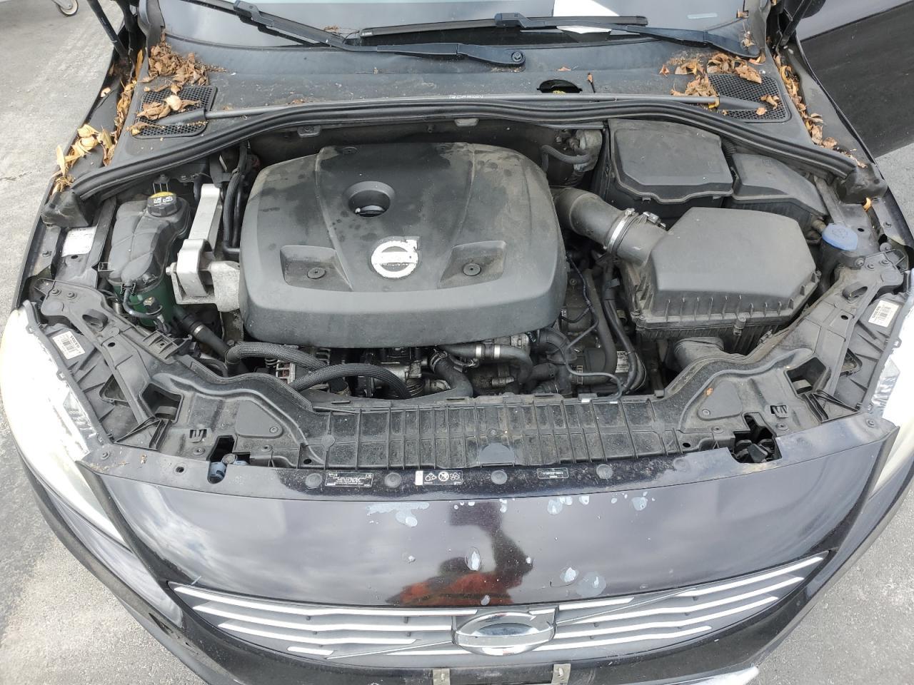 2015 VOLVO V60