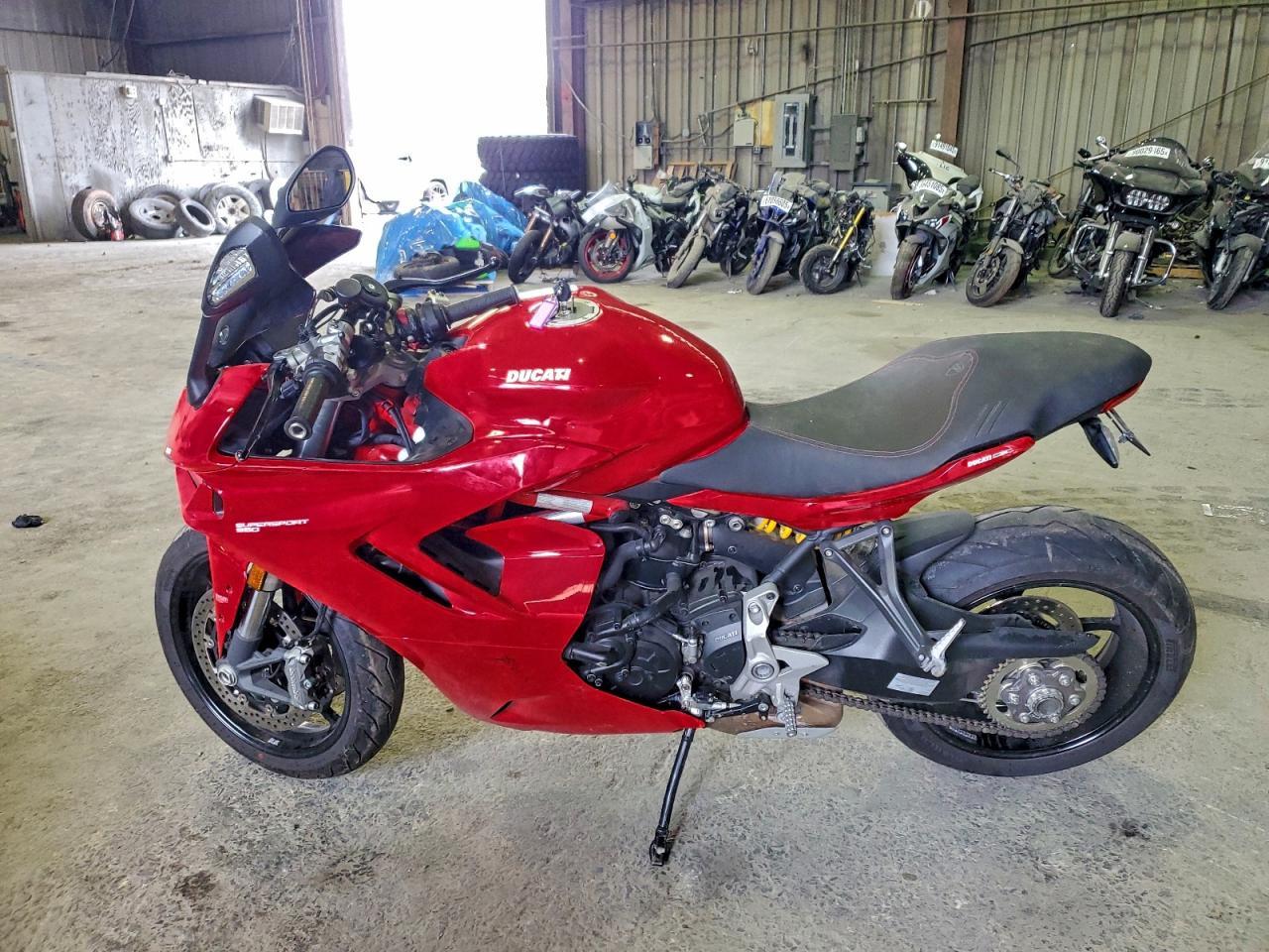 2024 DUCATI Supersport