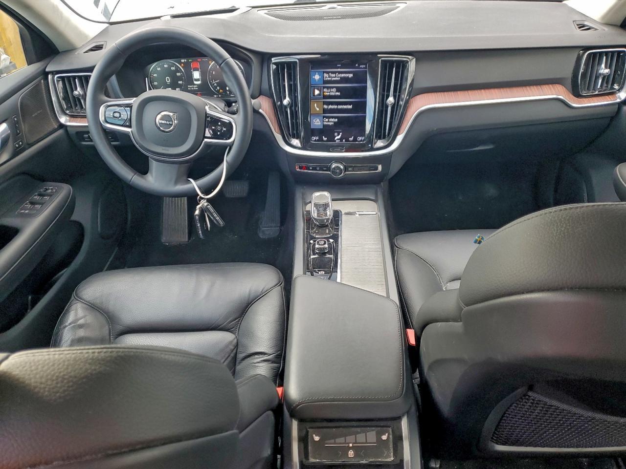 2022 VOLVO S60