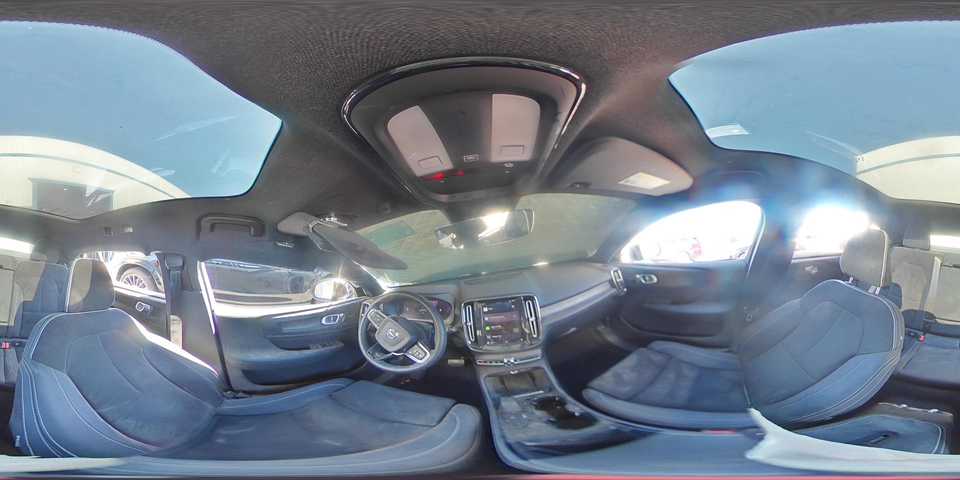 2023 VOLVO C40