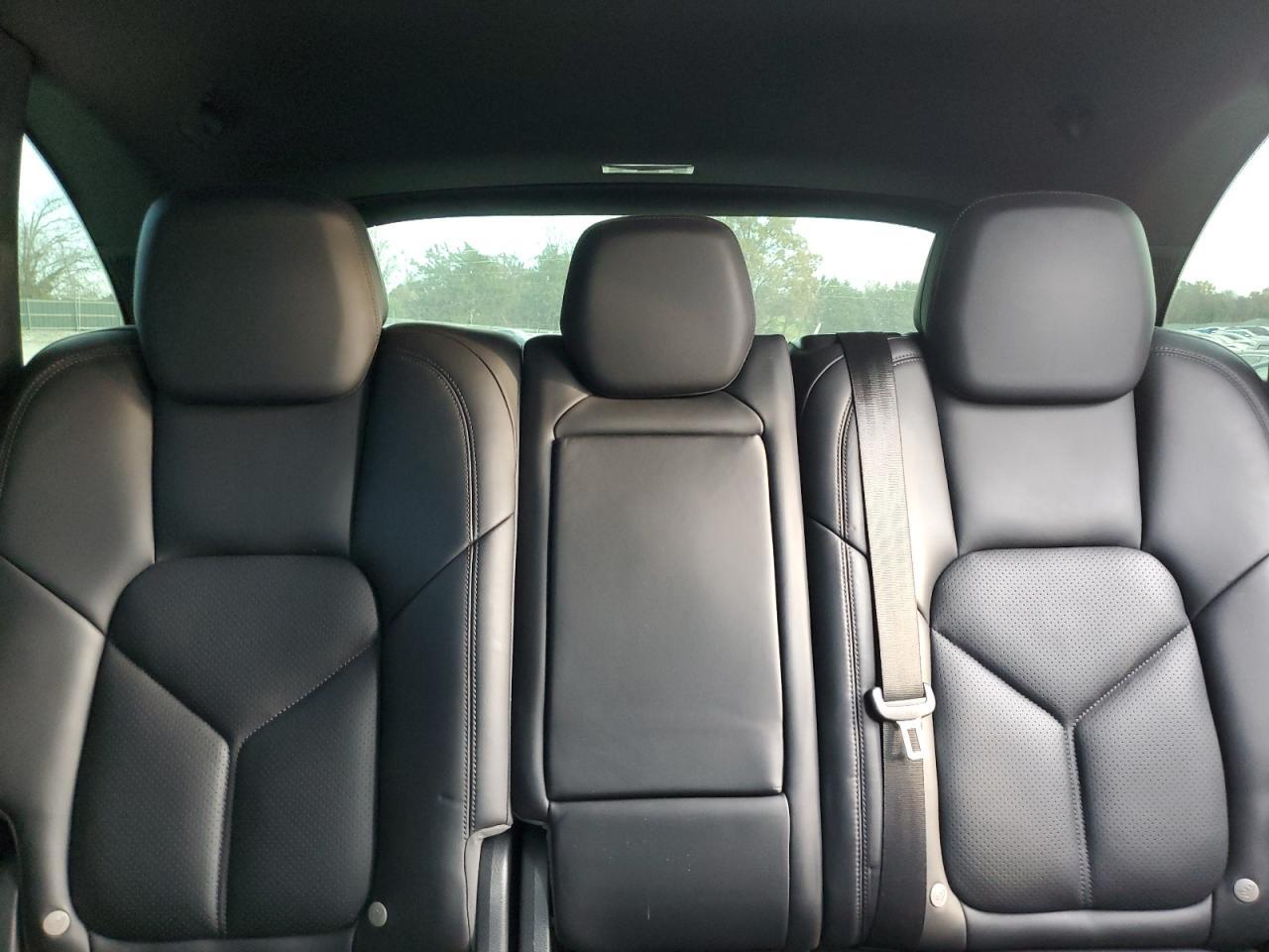 2016 PORSCHE CAYENNE