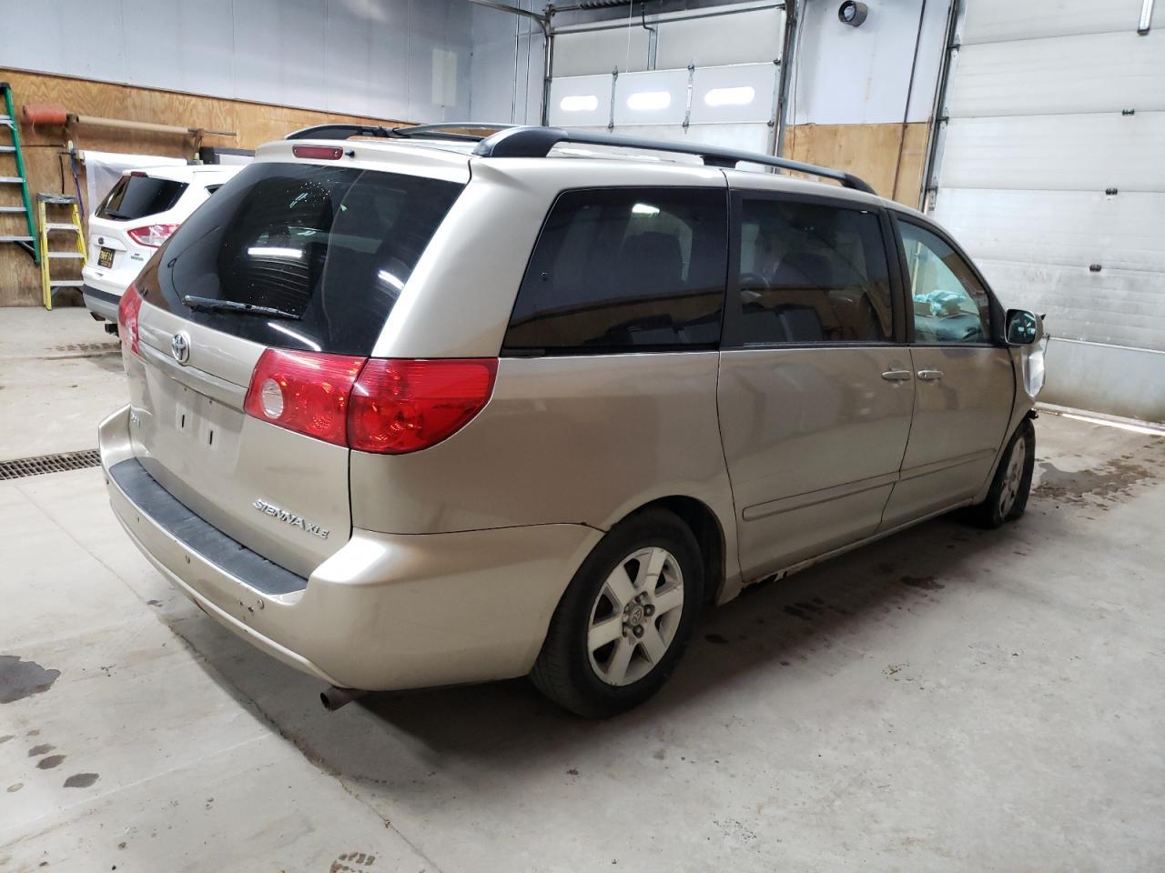 2006 TOYOTA SIENNA
