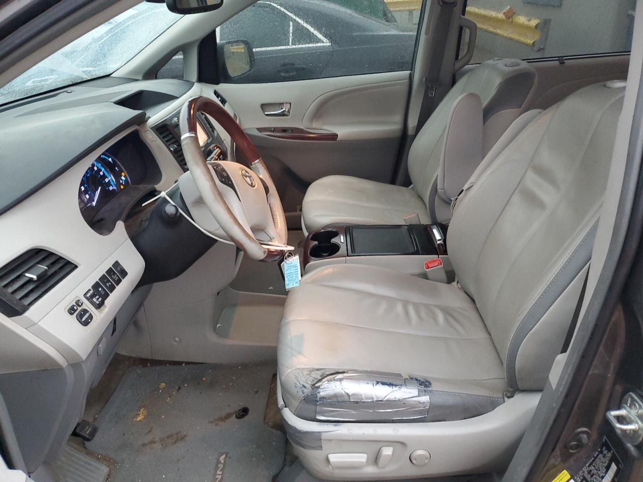 2013 TOYOTA SIENNA