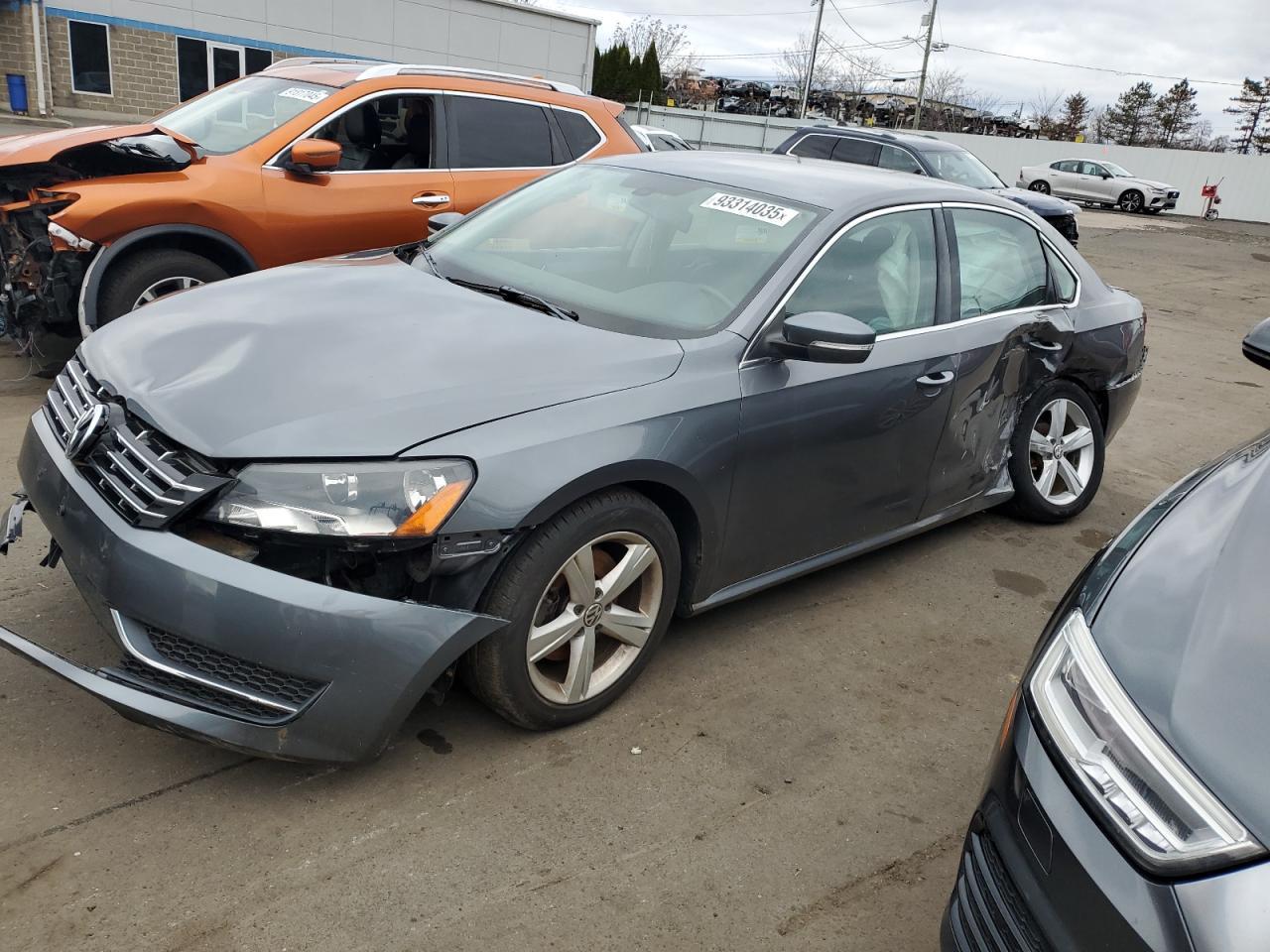 2012 VOLKSWAGEN Passat