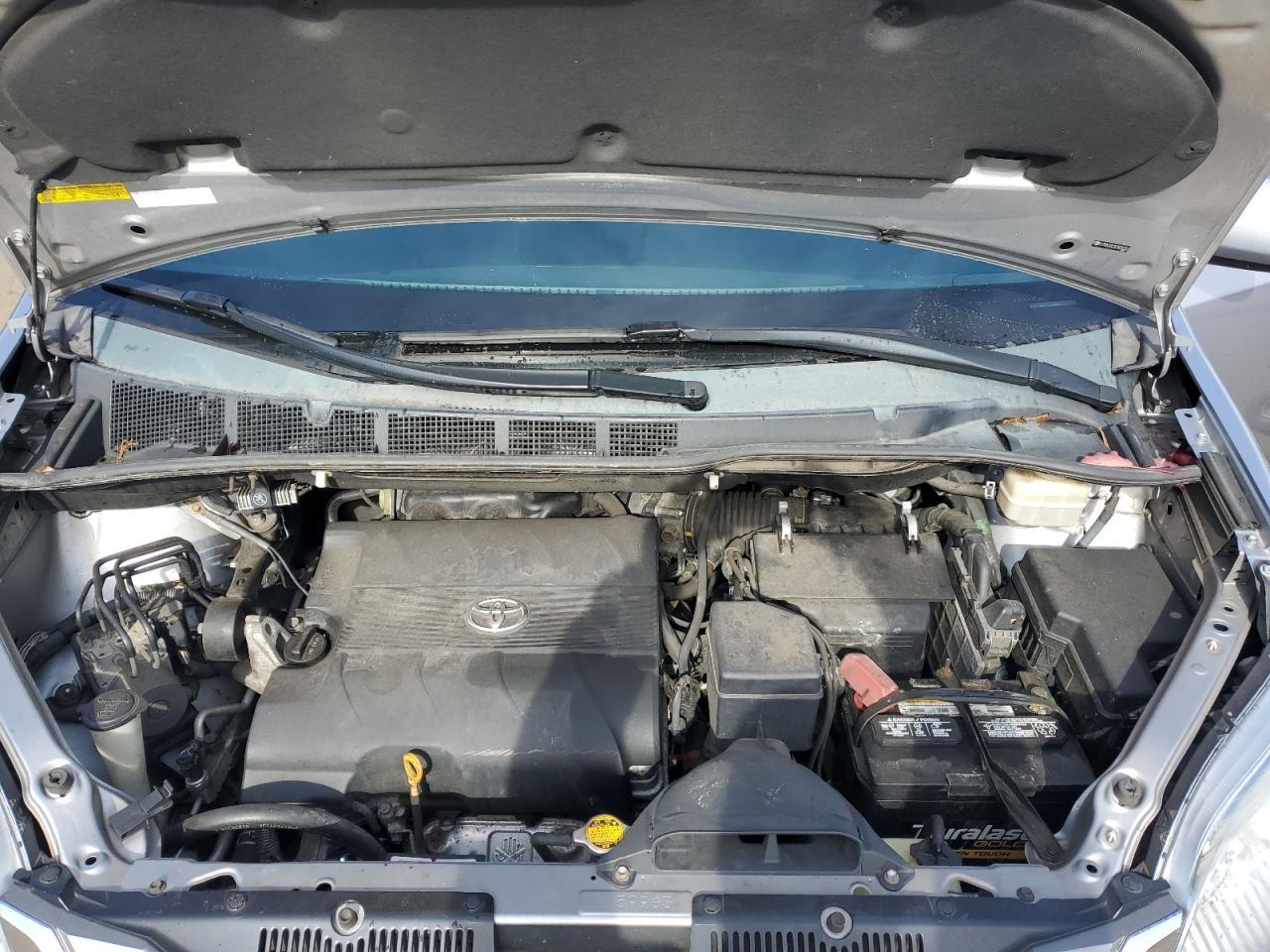 2012 TOYOTA SIENNA