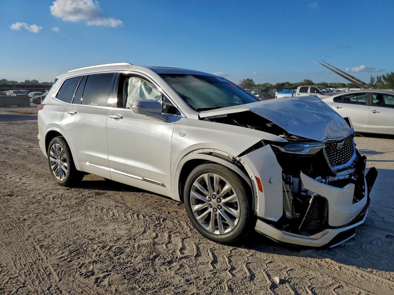 2021 CADILLAC XT6