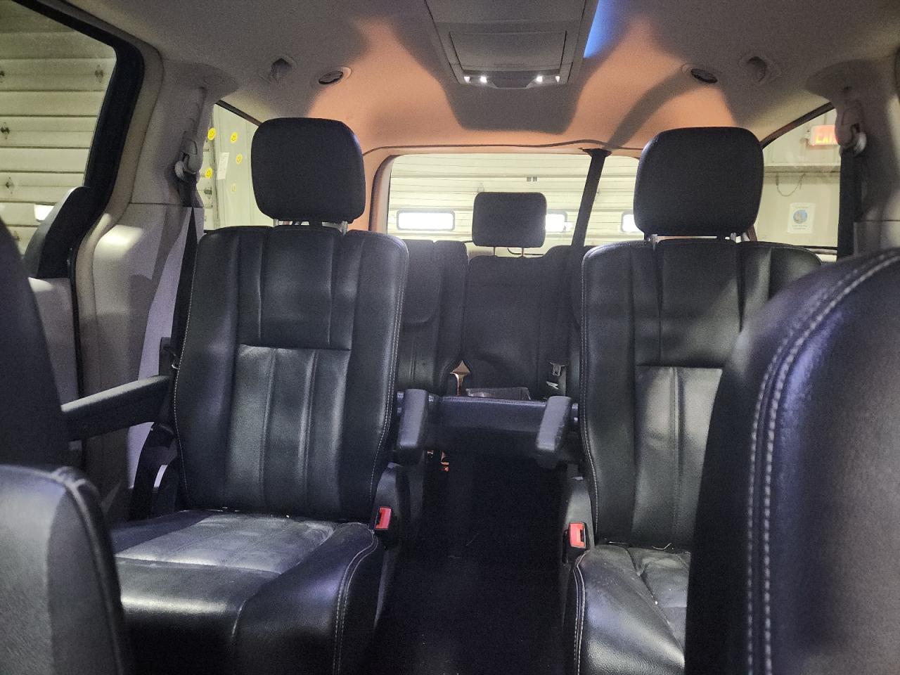 2012 CHRYSLER Town & Country