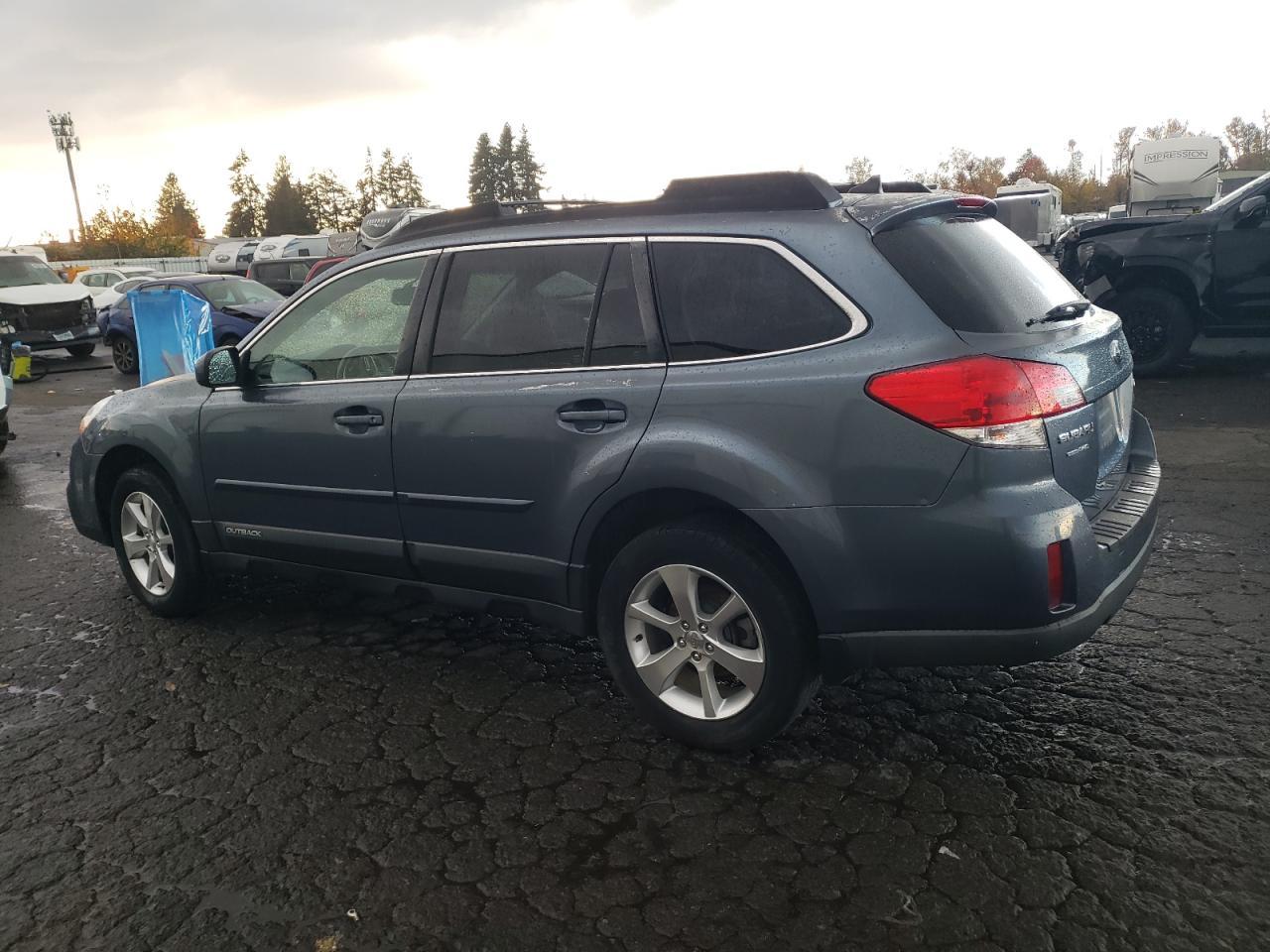2013 SUBARU Outback