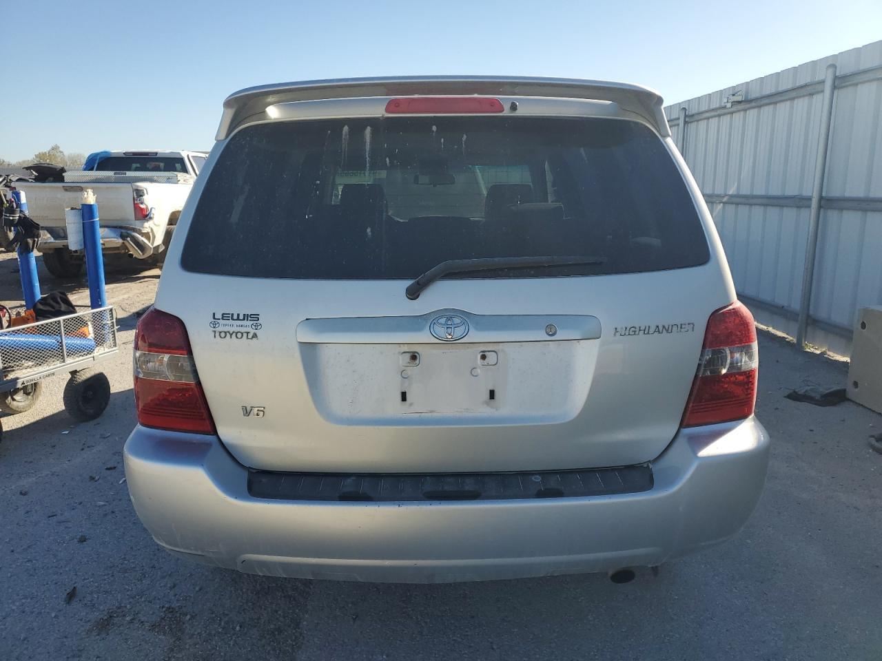 2004 TOYOTA HIGHLANDER