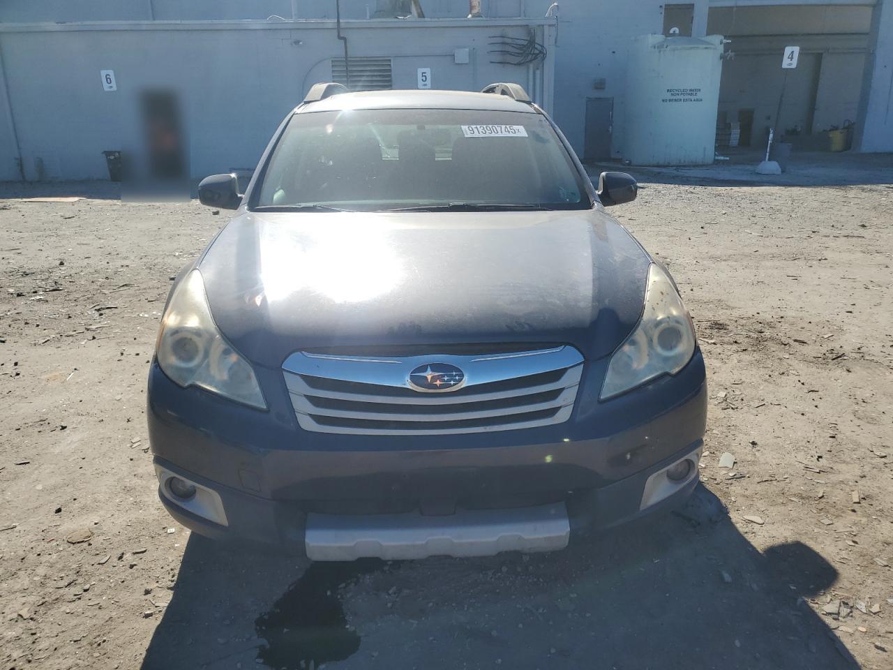 2013 SUBARU Outback