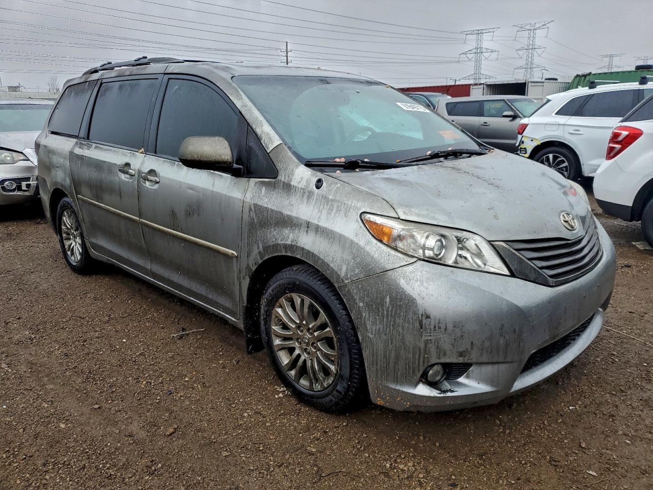 2014 TOYOTA SIENNA
