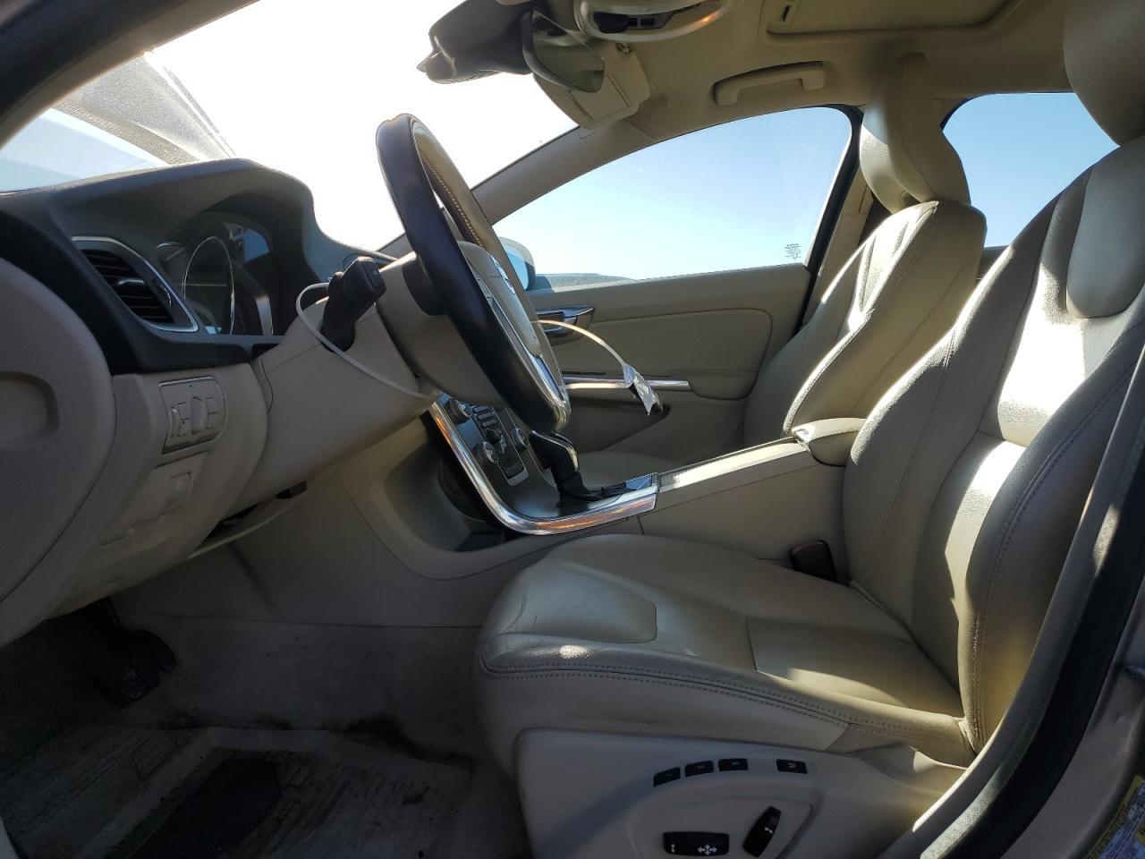 2016 VOLVO V60
