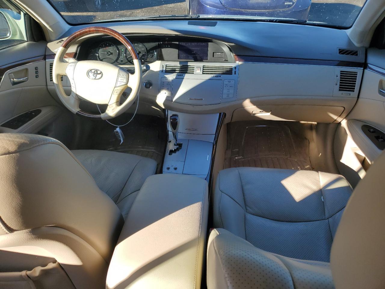 2010 TOYOTA Avalon
