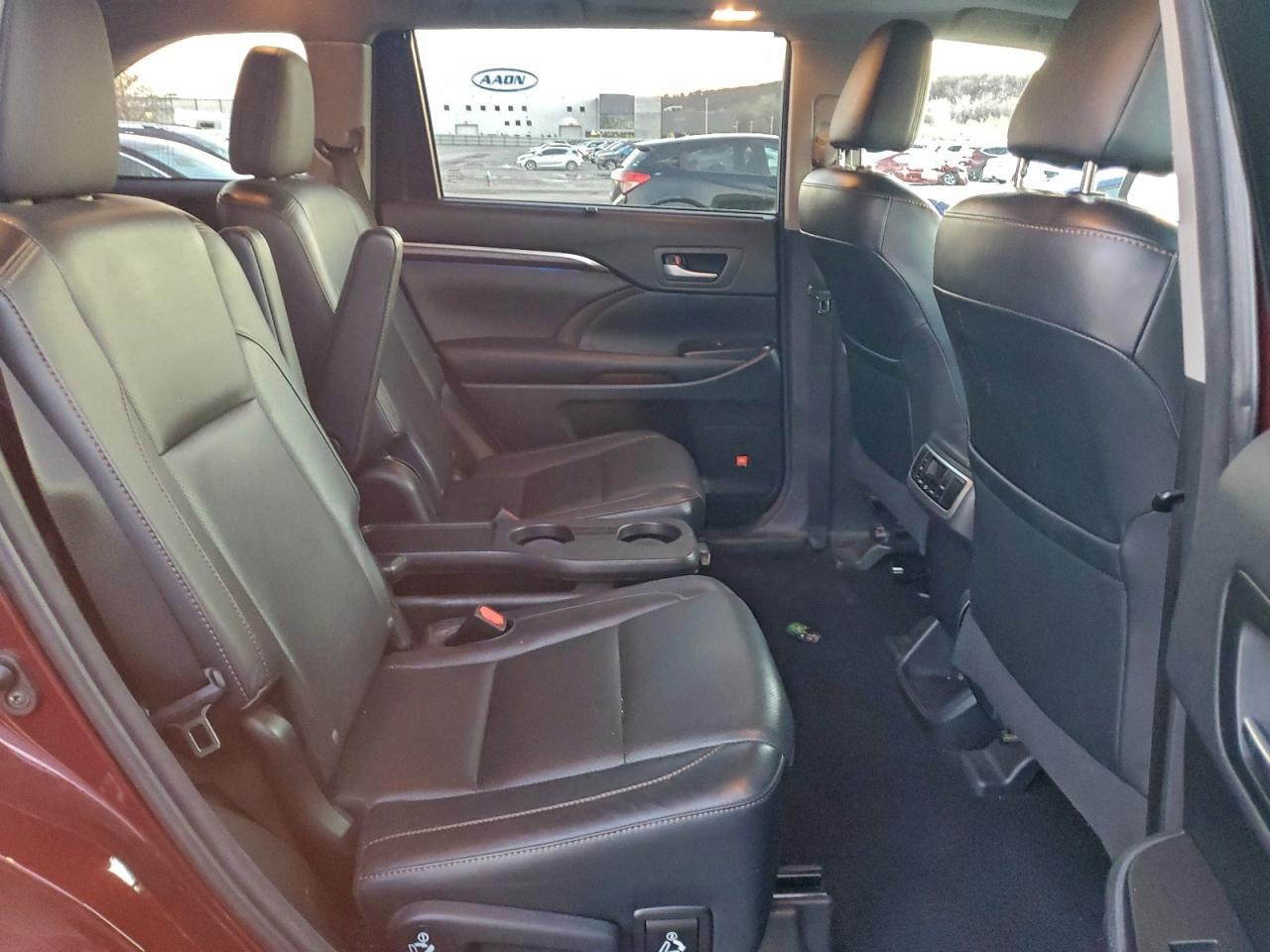 2016 TOYOTA HIGHLANDER