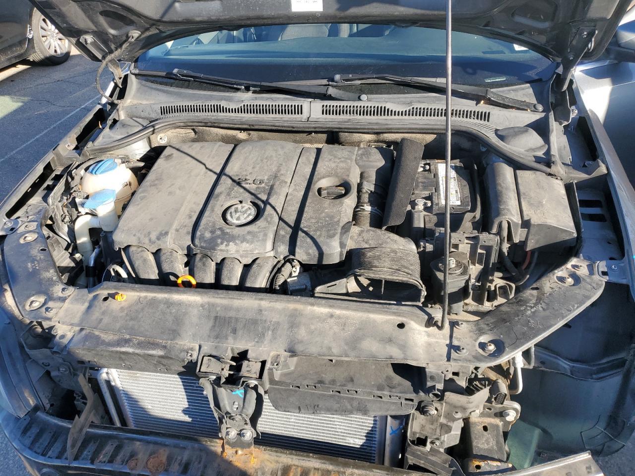 2011 VOLKSWAGEN JETTA