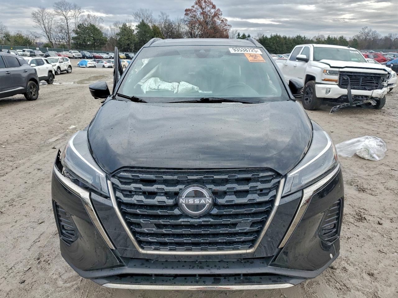 2024 NISSAN KICKS
