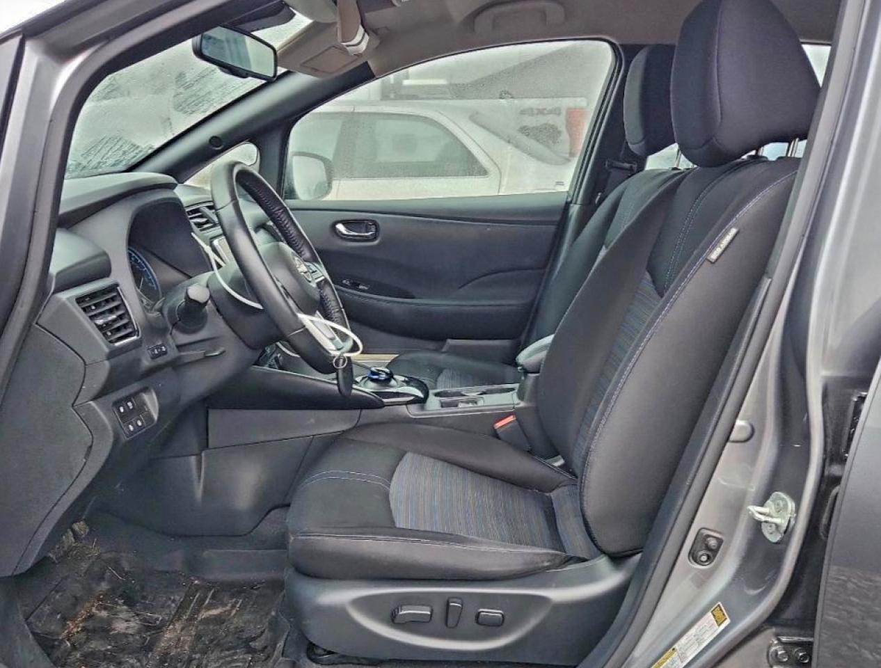 2023 NISSAN LEAF