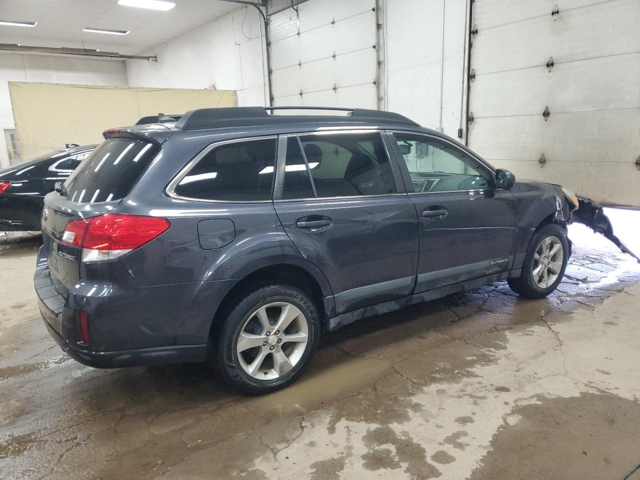2013 SUBARU Outback