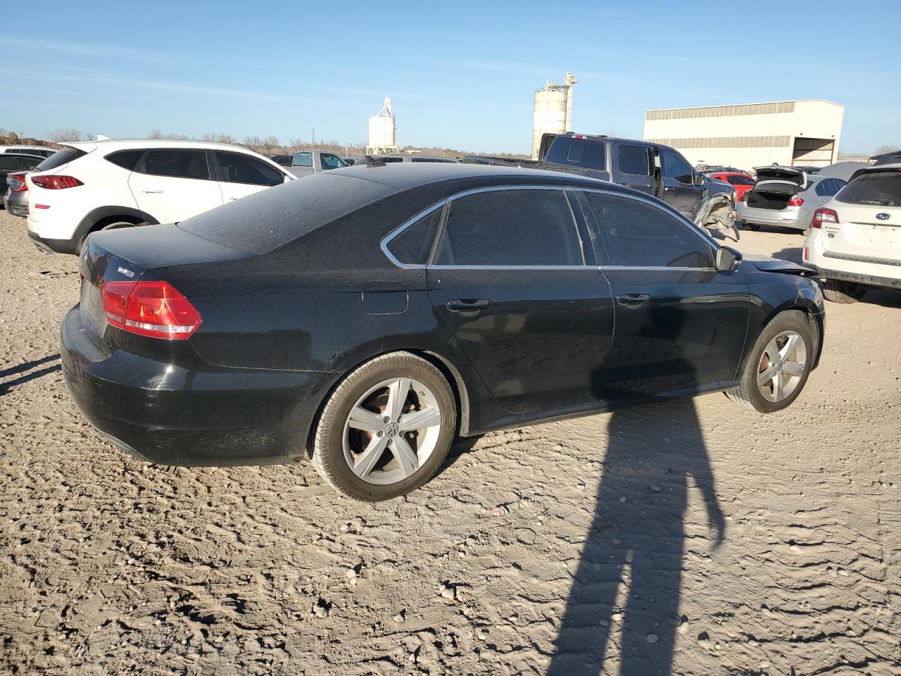 2013 VOLKSWAGEN Passat