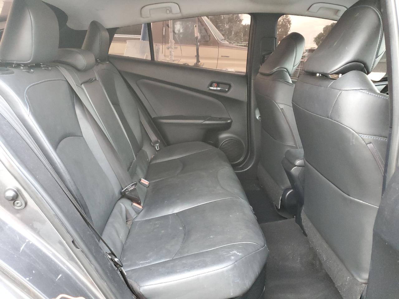2016 TOYOTA PRIUS