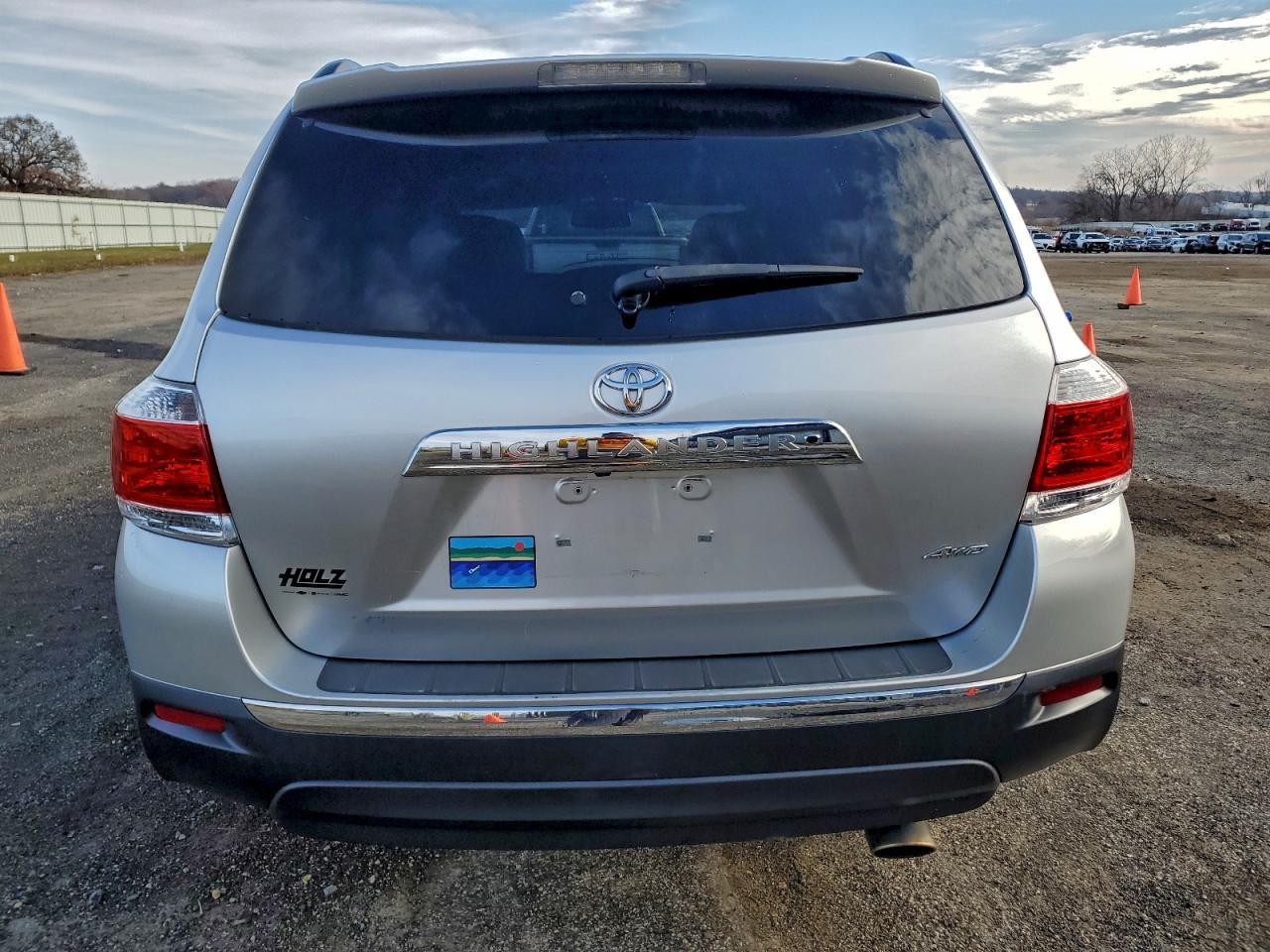 2011 TOYOTA HIGHLANDER