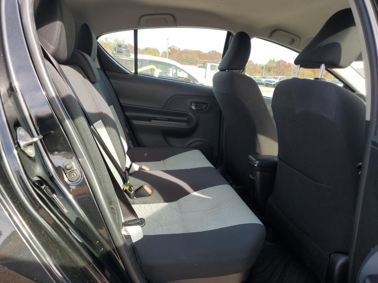 2016 TOYOTA Prius c