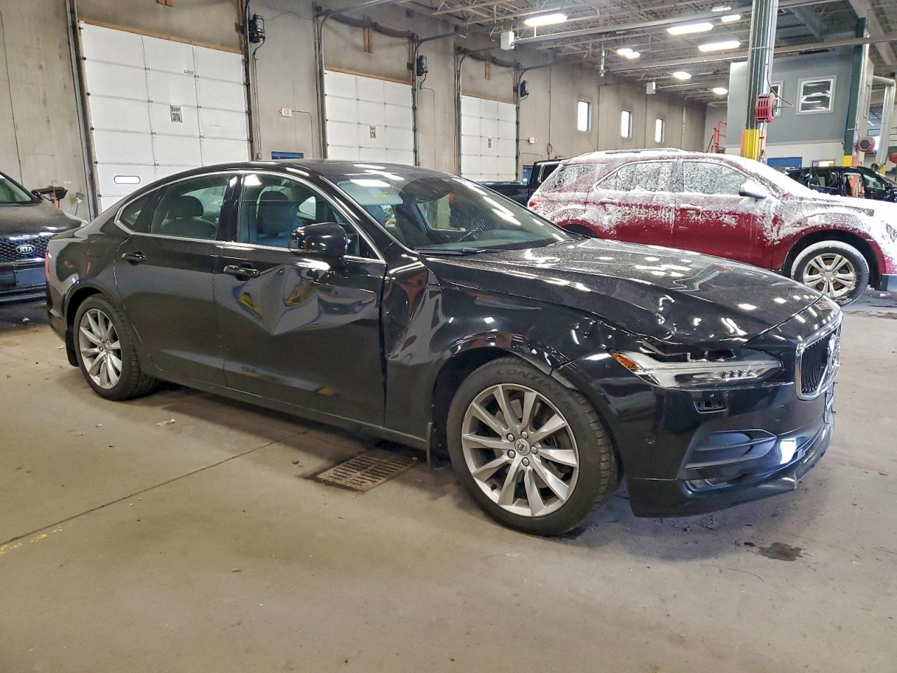 2017 VOLVO S90