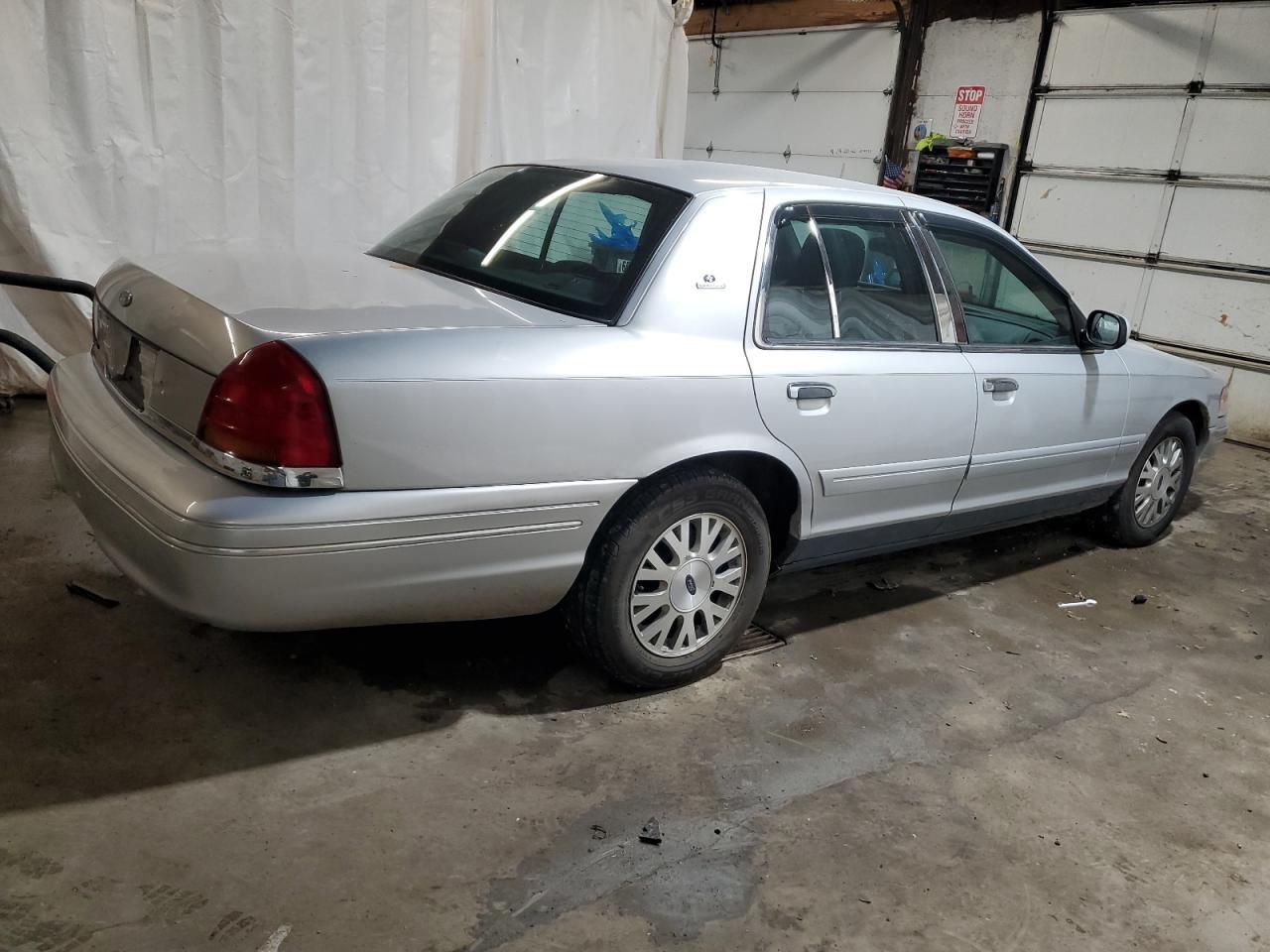 2003 FORD Crown Victoria